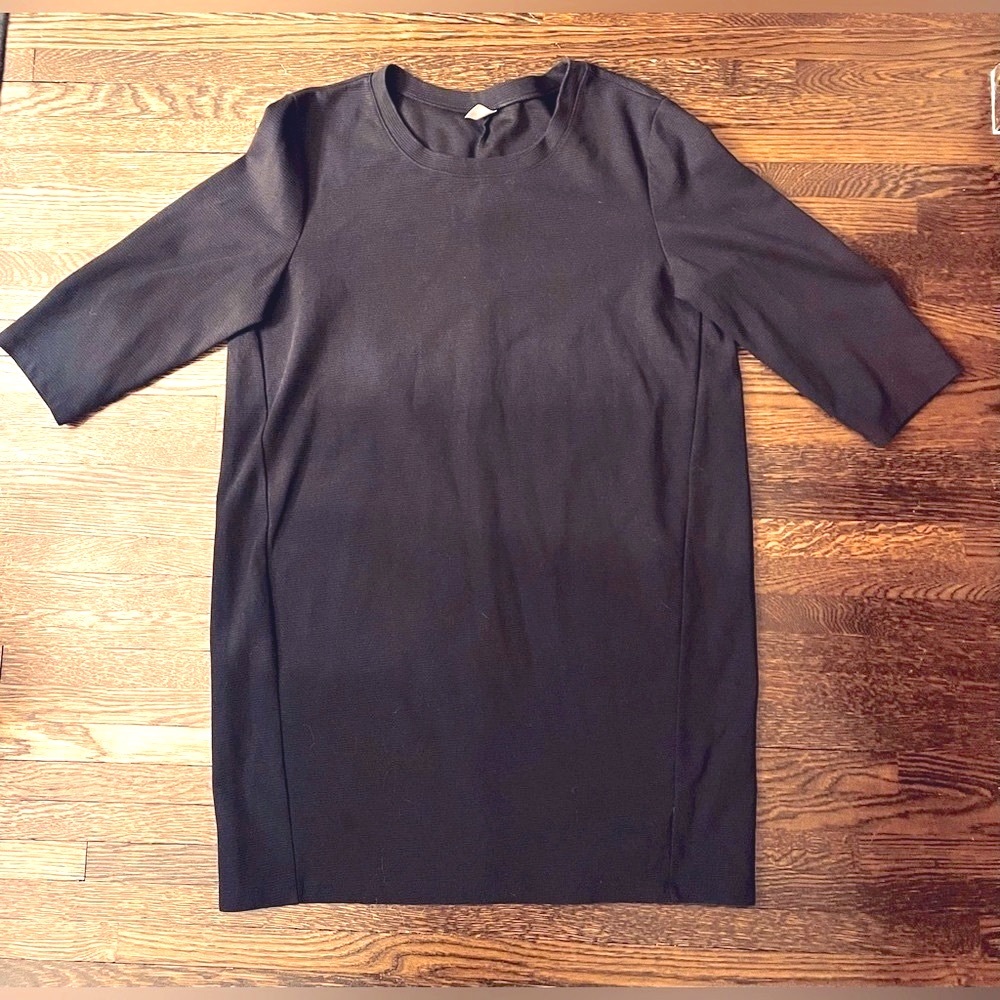 Old Navy 3/4 sleeve textured simple black dress. Size L black. Great cond.